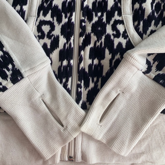 💜LULULEMON SCUBA HOODIE/JACKET-IKAT PRINT, 10💜 - Picture 6 of 8
